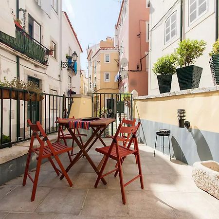 Patio Alfama Apartment Lisbon Luaran gambar
